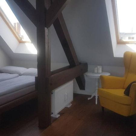 Helle Dachgeschosswohnung Fuer 8 Personen In Zentraler Lage Berlin Kültér fotó