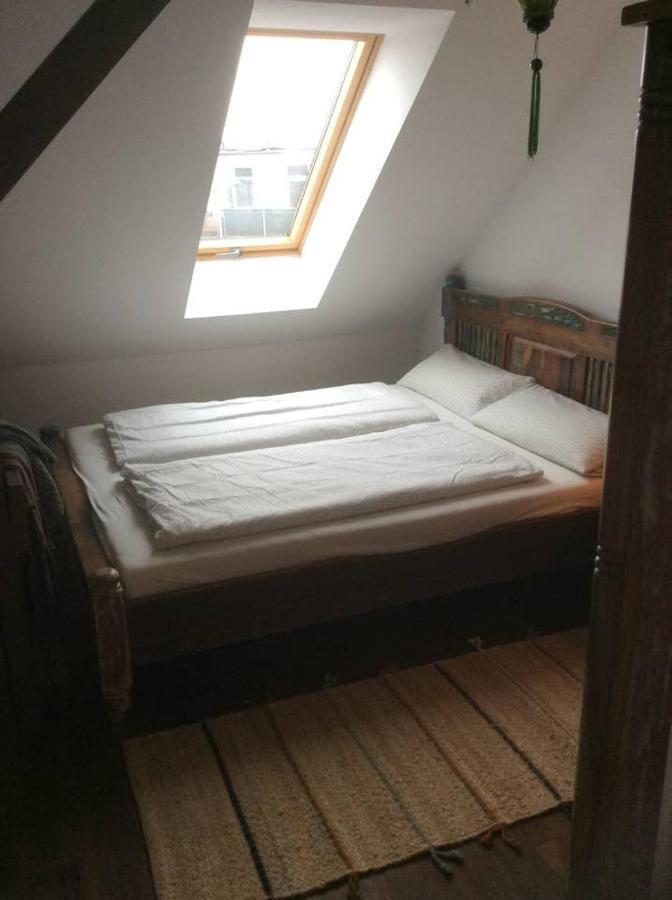 Helle Dachgeschosswohnung Fuer 8 Personen In Zentraler Lage Berlin Kültér fotó