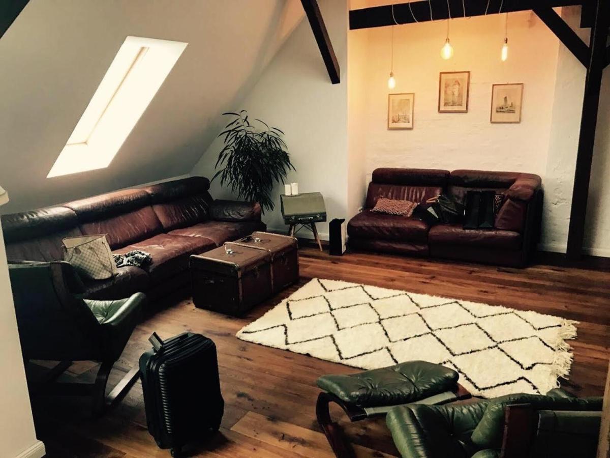 Helle Dachgeschosswohnung Fuer 8 Personen In Zentraler Lage Berlin Kültér fotó