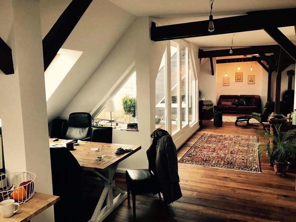 Helle Dachgeschosswohnung Fuer 8 Personen In Zentraler Lage Berlin Kültér fotó