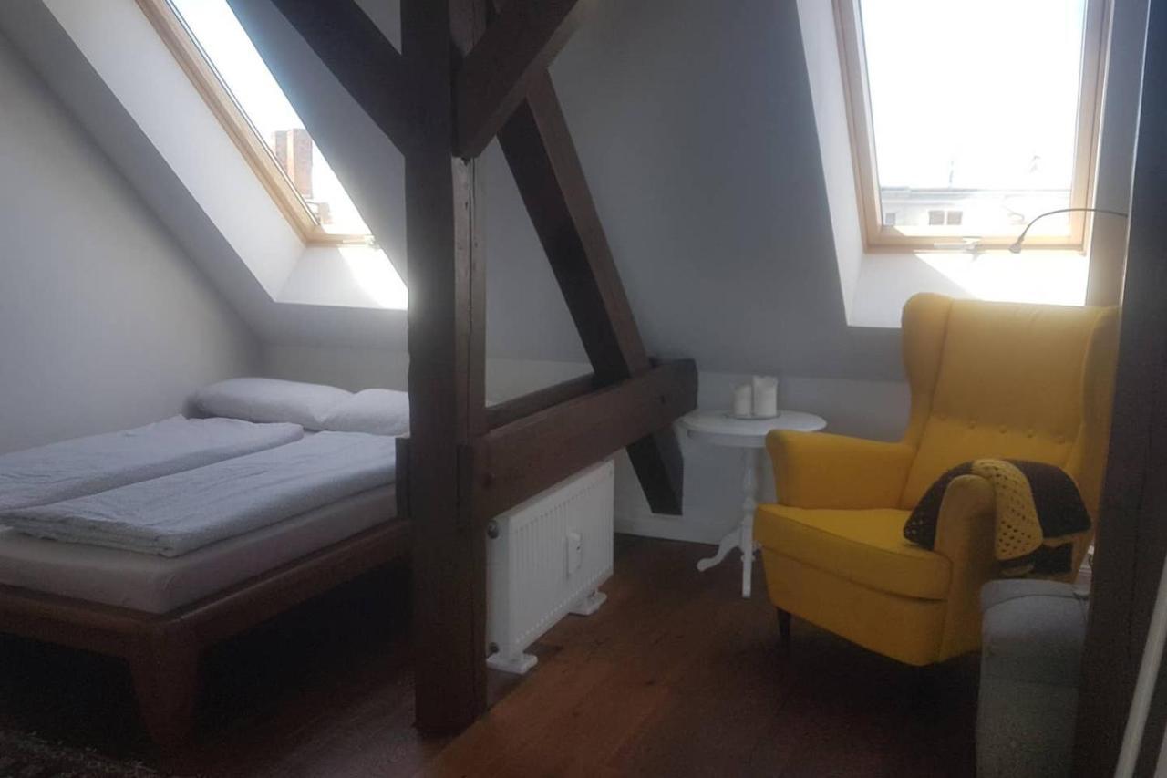 Helle Dachgeschosswohnung Fuer 8 Personen In Zentraler Lage Berlin Kültér fotó